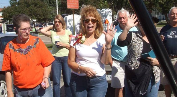 Enthusiastic parade watchers...you go Barbara!